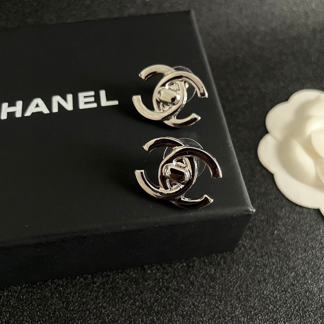 Double-C Emblem Stud Earrings in Polished Metal-Tone – Design 348 detail view