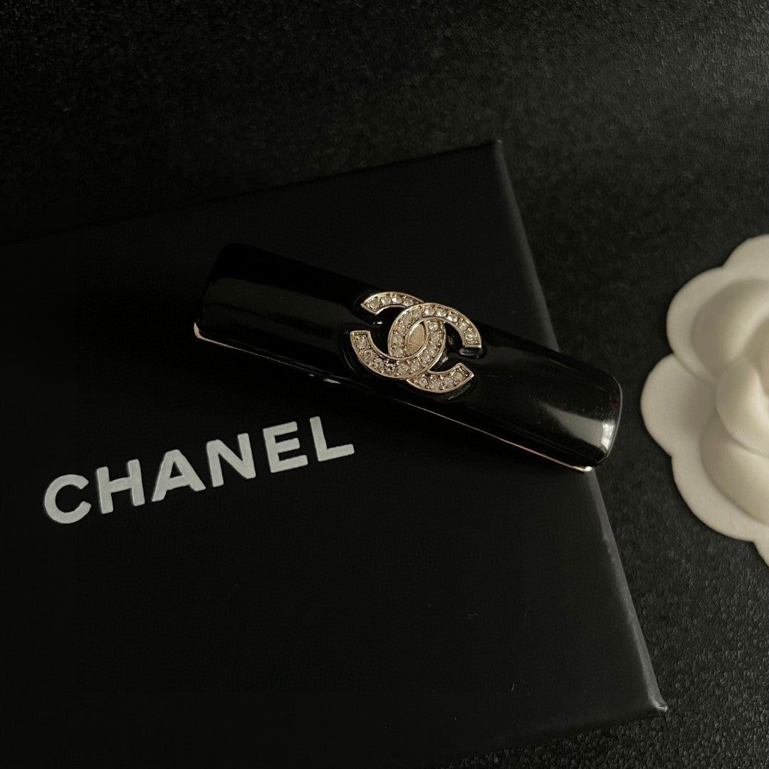 Double-C Emblem Hair Clip – Design 021 detail view