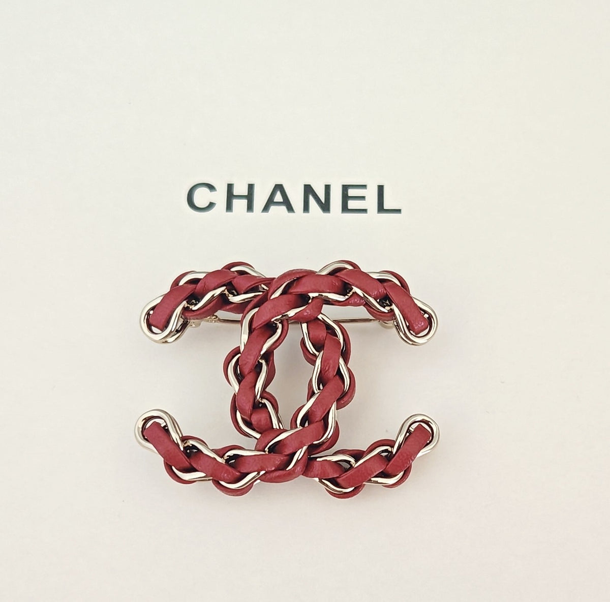 Signature Emblem Brooch in Gold-Tone – Red Detail – Design 002 close-up detail