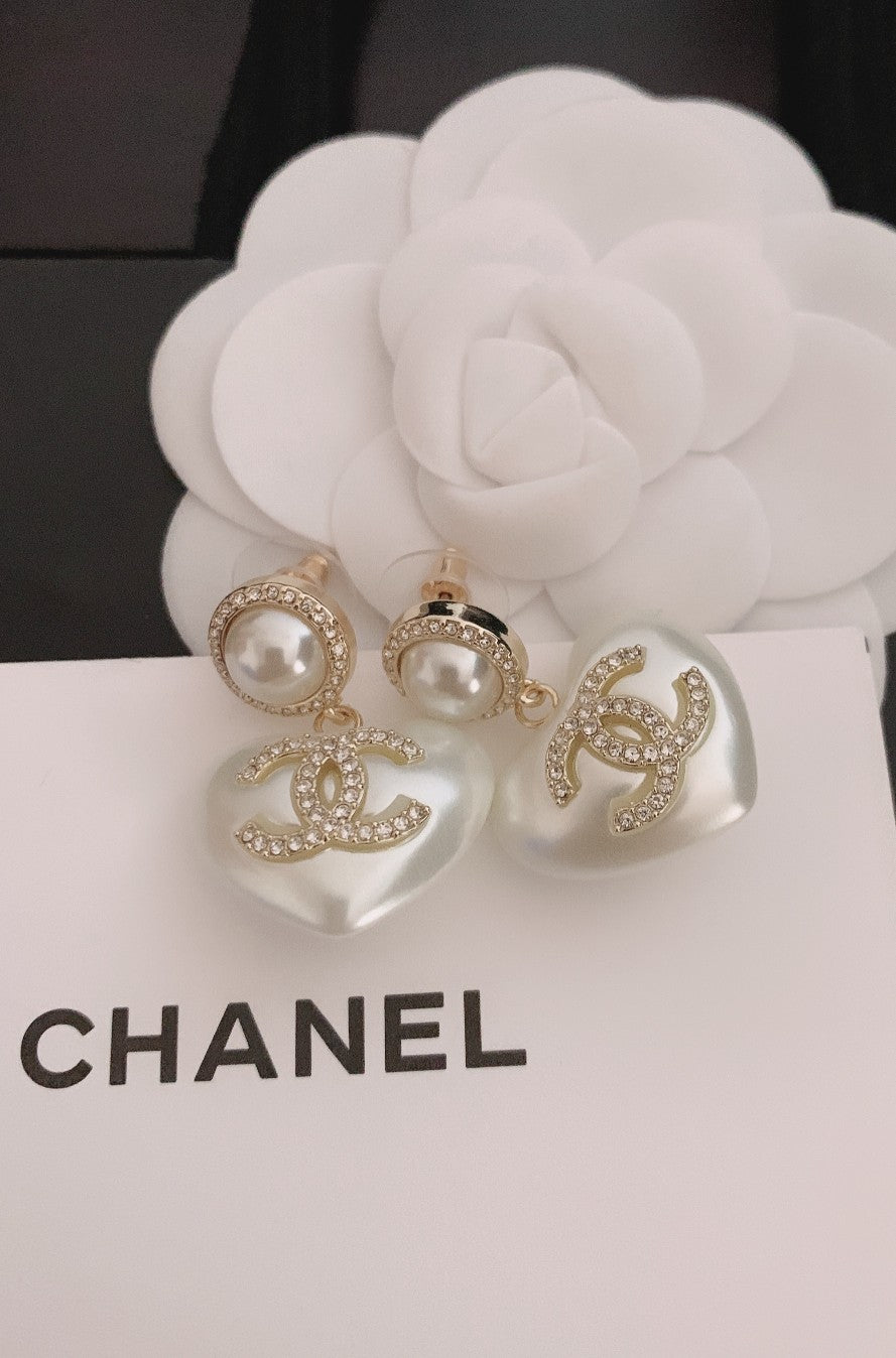 Heart Pearl-Detail Statement Earrings – Pearl Detail detail view