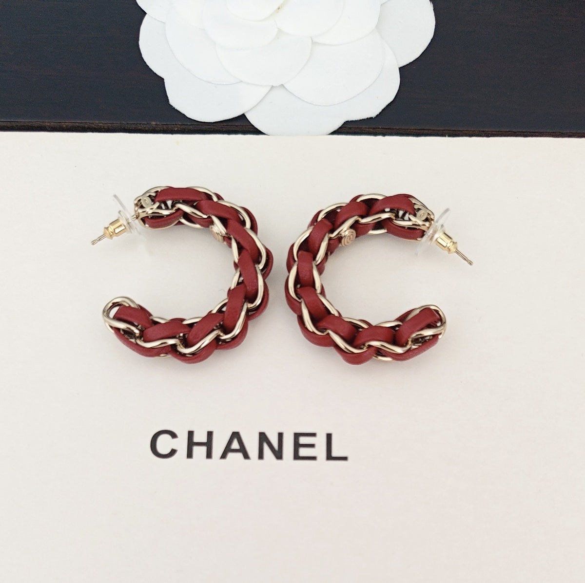 Signature Emblem Jewelry Accessory in Gold-Tone – Red Detail – Design 002 close-up detail
