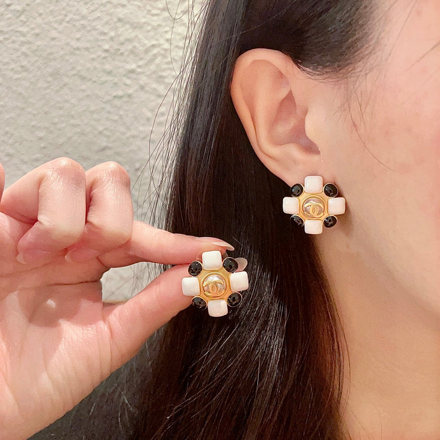 Double-C Emblem Stud Earrings in Polished Metal-Tone – Design 471 main product view