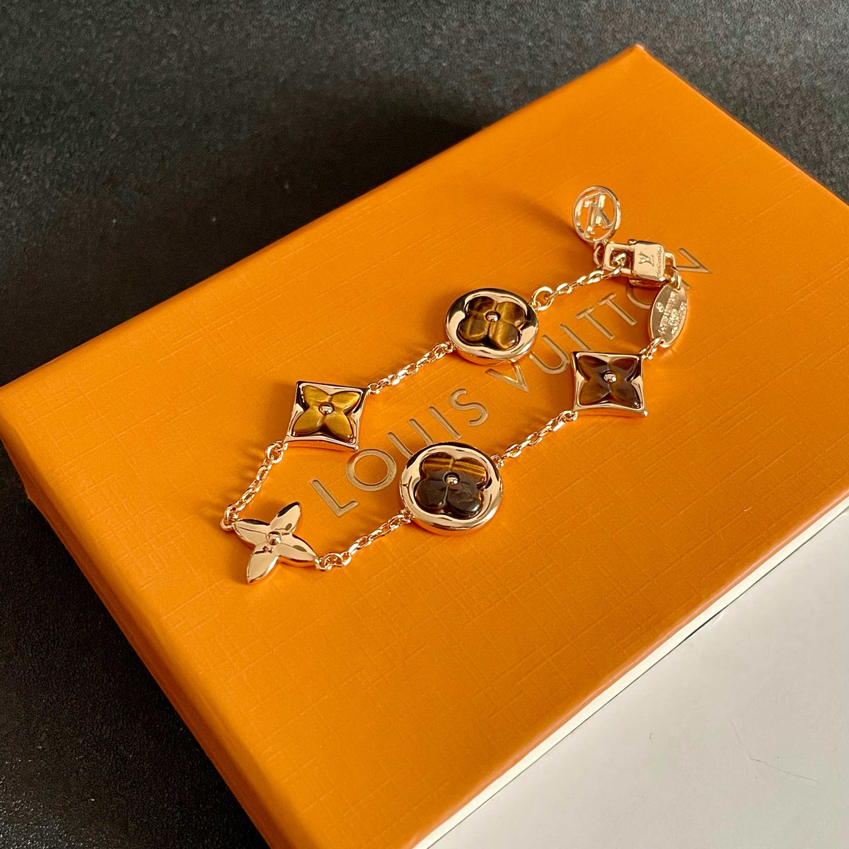 Geometric Emblem Bracelet in Gold-Tone – Design 029 detail view