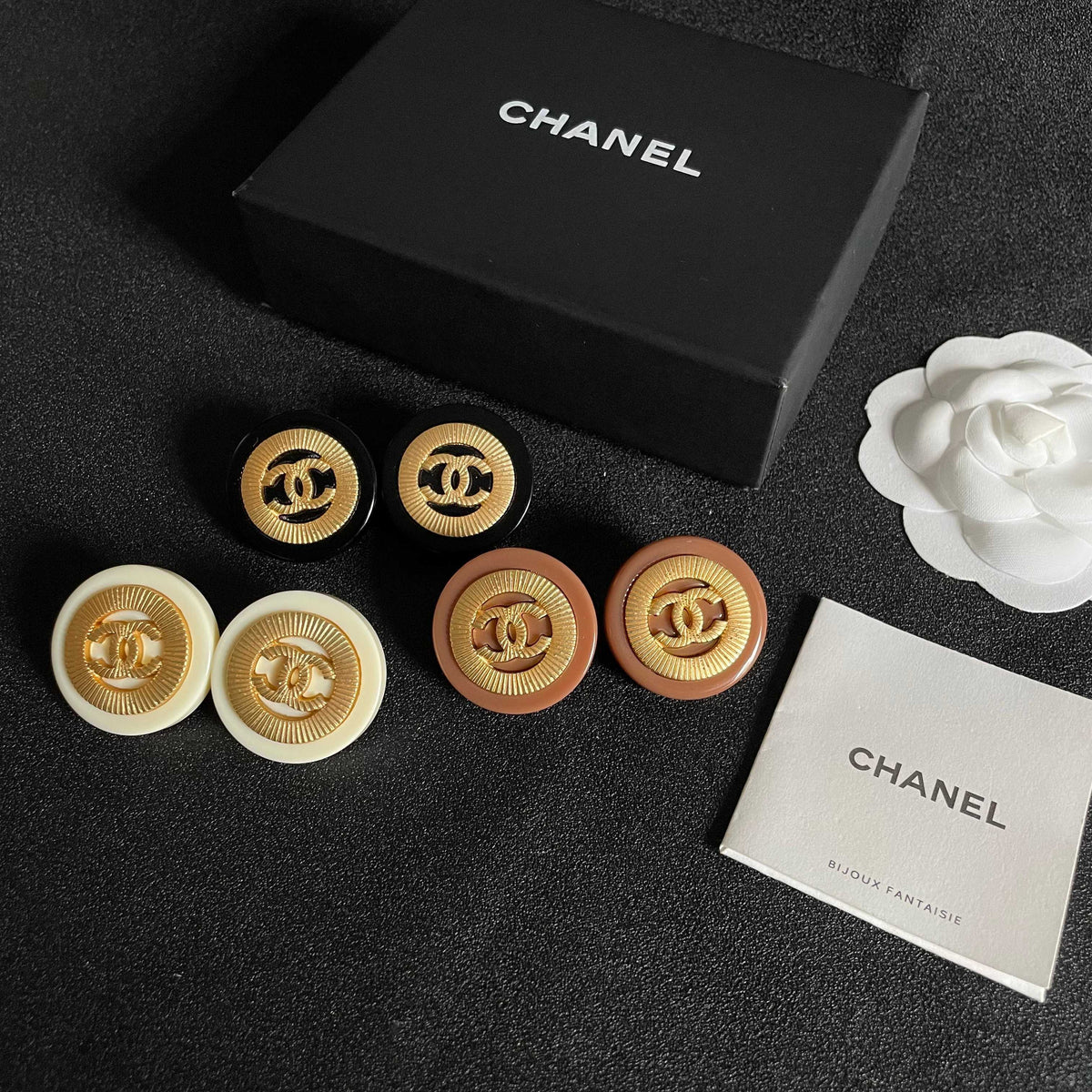 Double-C Emblem Stud Earrings in Polished Metal-Tone – Design 030 side detail