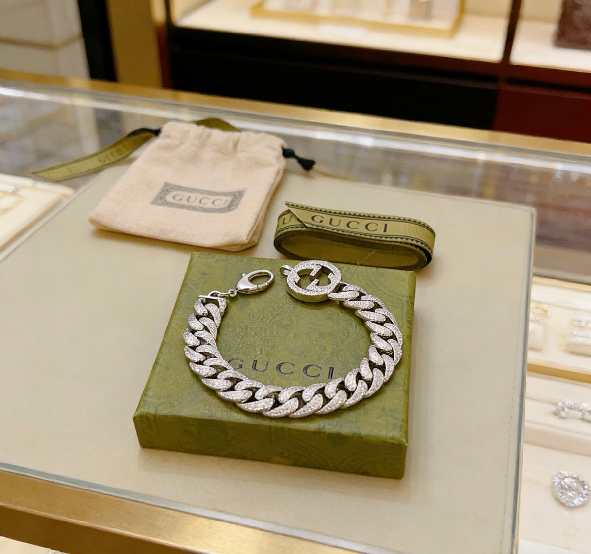Floral Bracelet in Polished Metal-Tone – Design 006 detail view