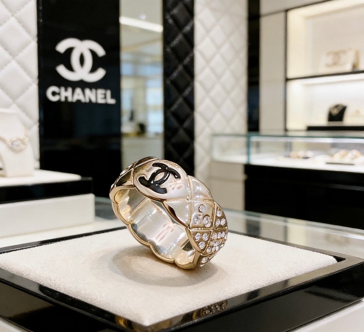 Pearl Statement Ring in Polished Metal-Tone – Pearl Detail main product view