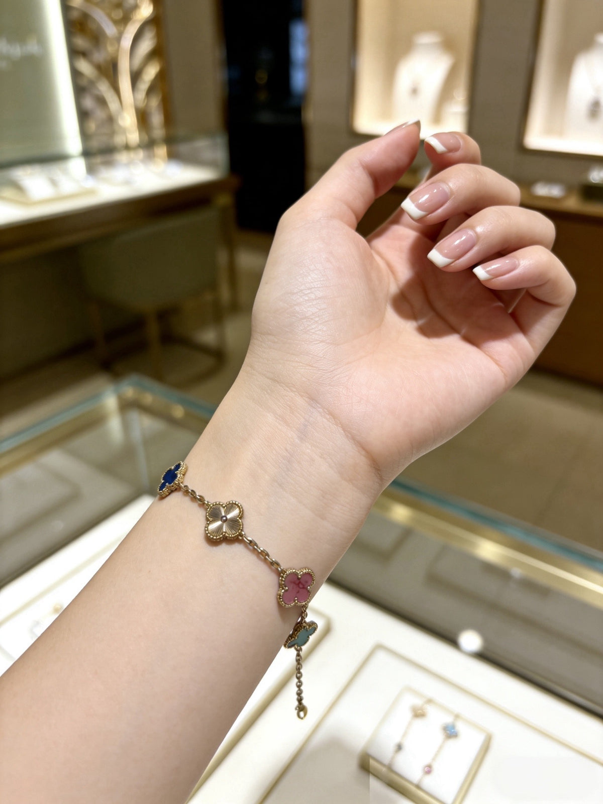 Clover Bracelet in Polished Metal-Tone – Multicolor – Design 16 front product view