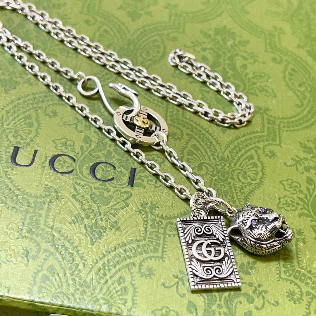 Double-G Emblem Pendant Necklace in Polished Metal-Tone – Vintage Detail – Design 028 detail view