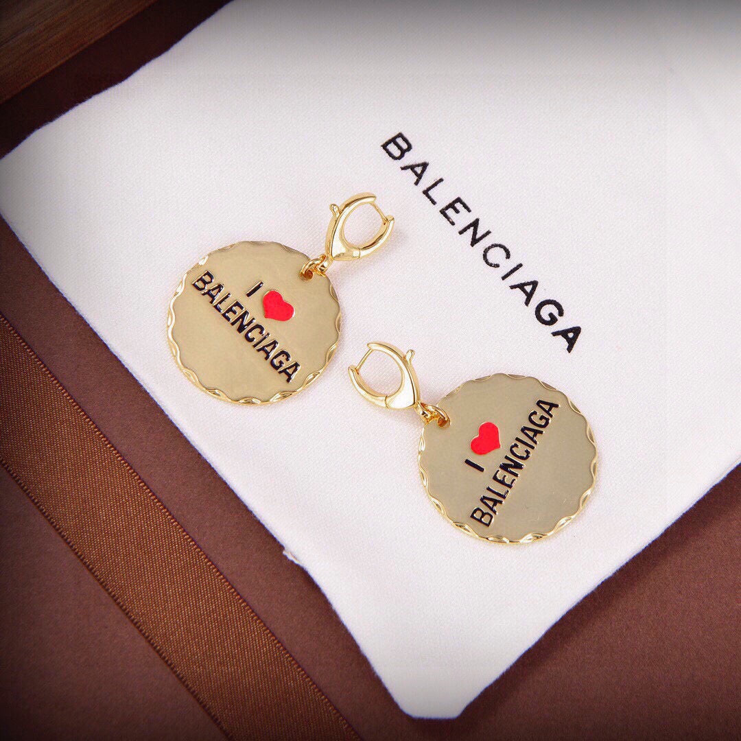 Ring Motif Statement Earrings in Gold-Tone – Design 004 close-up detail