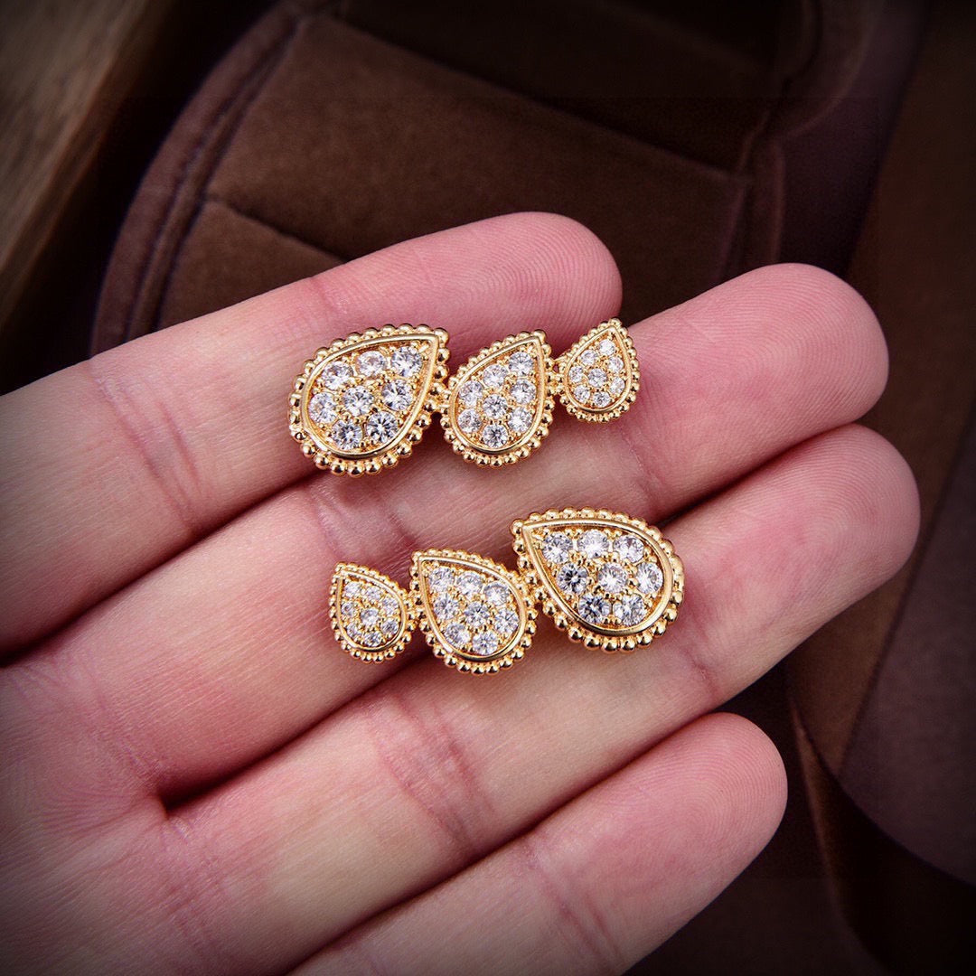 Signature Emblem Stud Earrings in Polished Metal-Tone – Design 090 close-up detail
