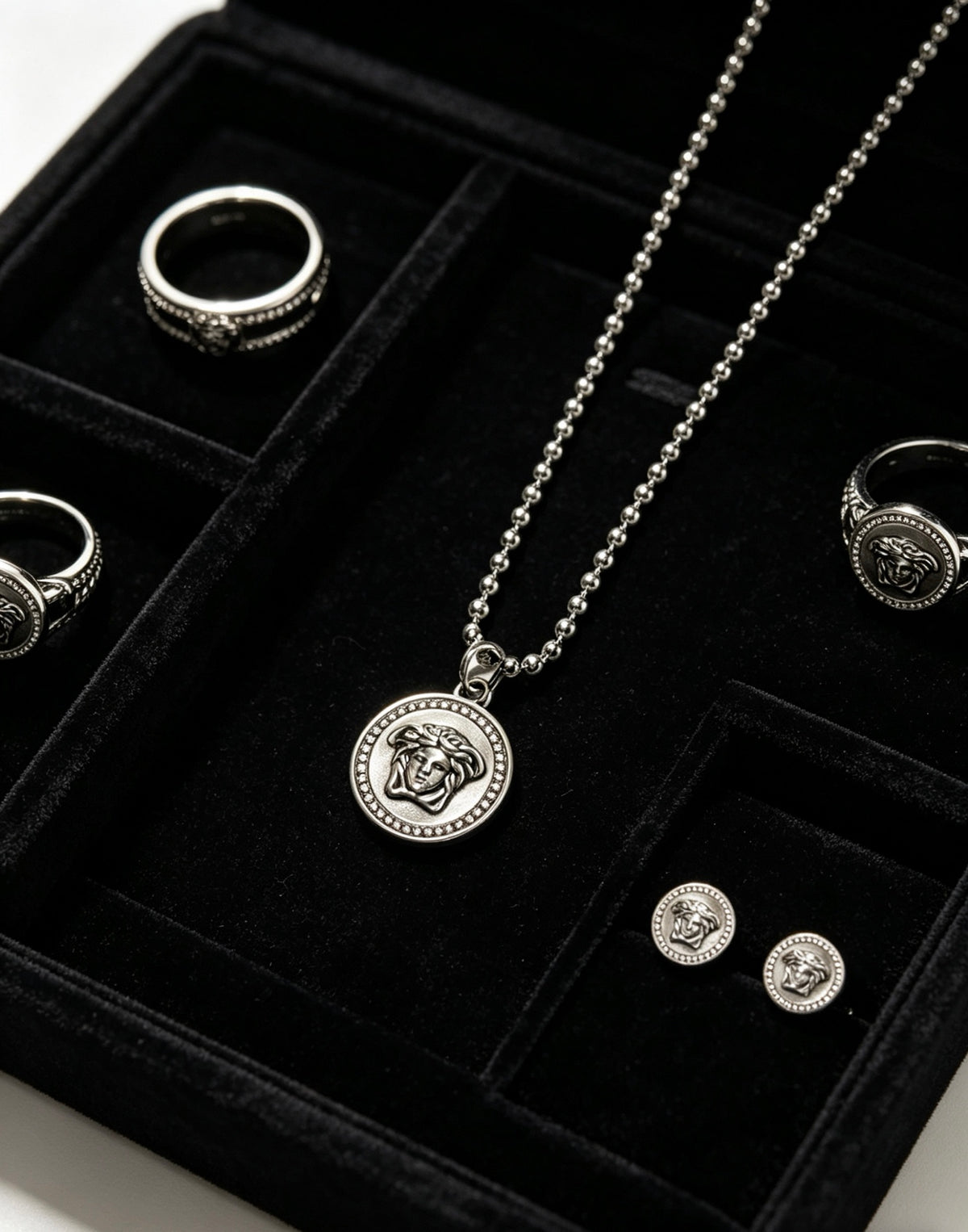Medusa Head Pendant Necklace in Antique Silver-Tone – 60 cm – Design 06 detail view
