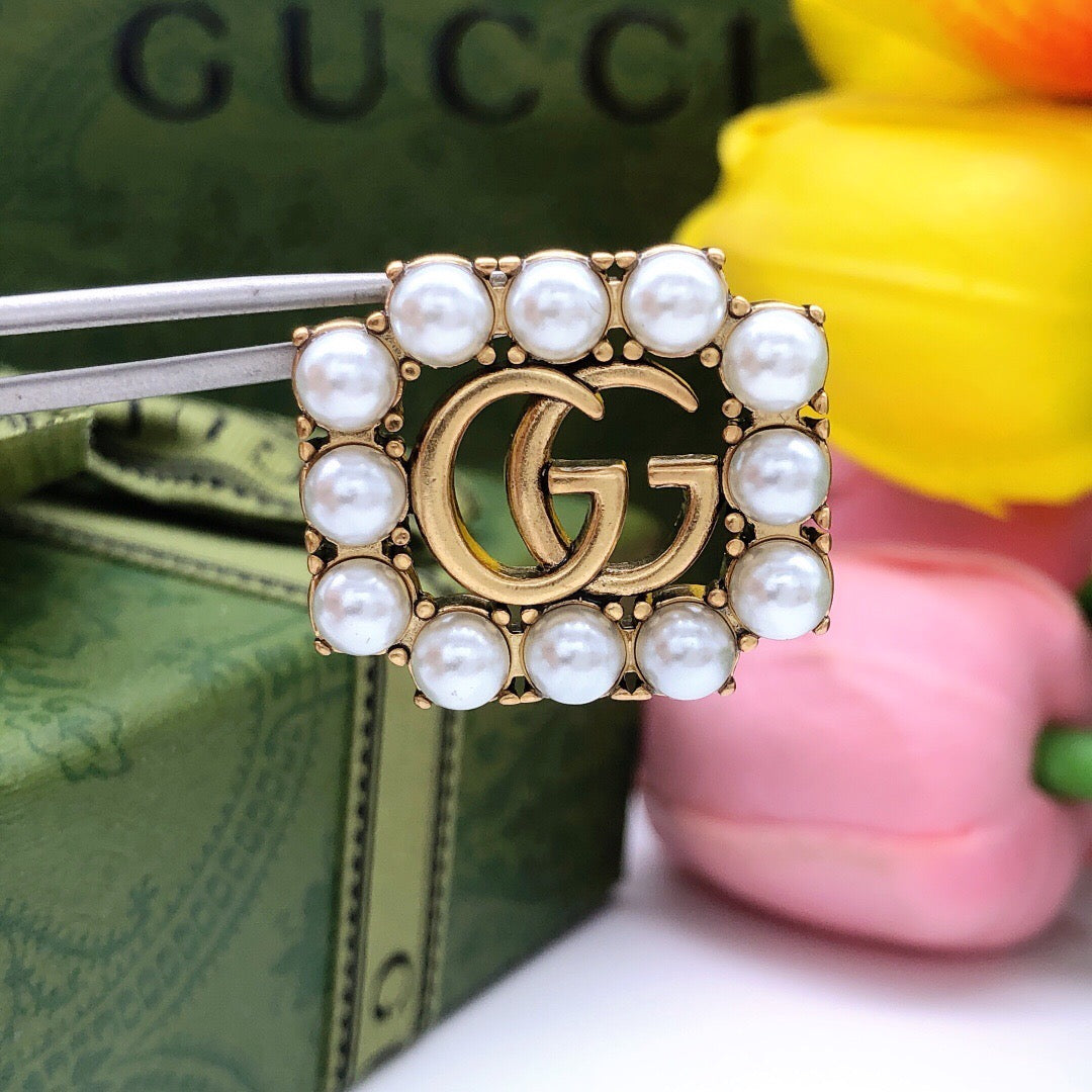 Double-G Emblem Stud Earrings in Polished Metal-Tone – Vintage Detail – Design 008 main product view