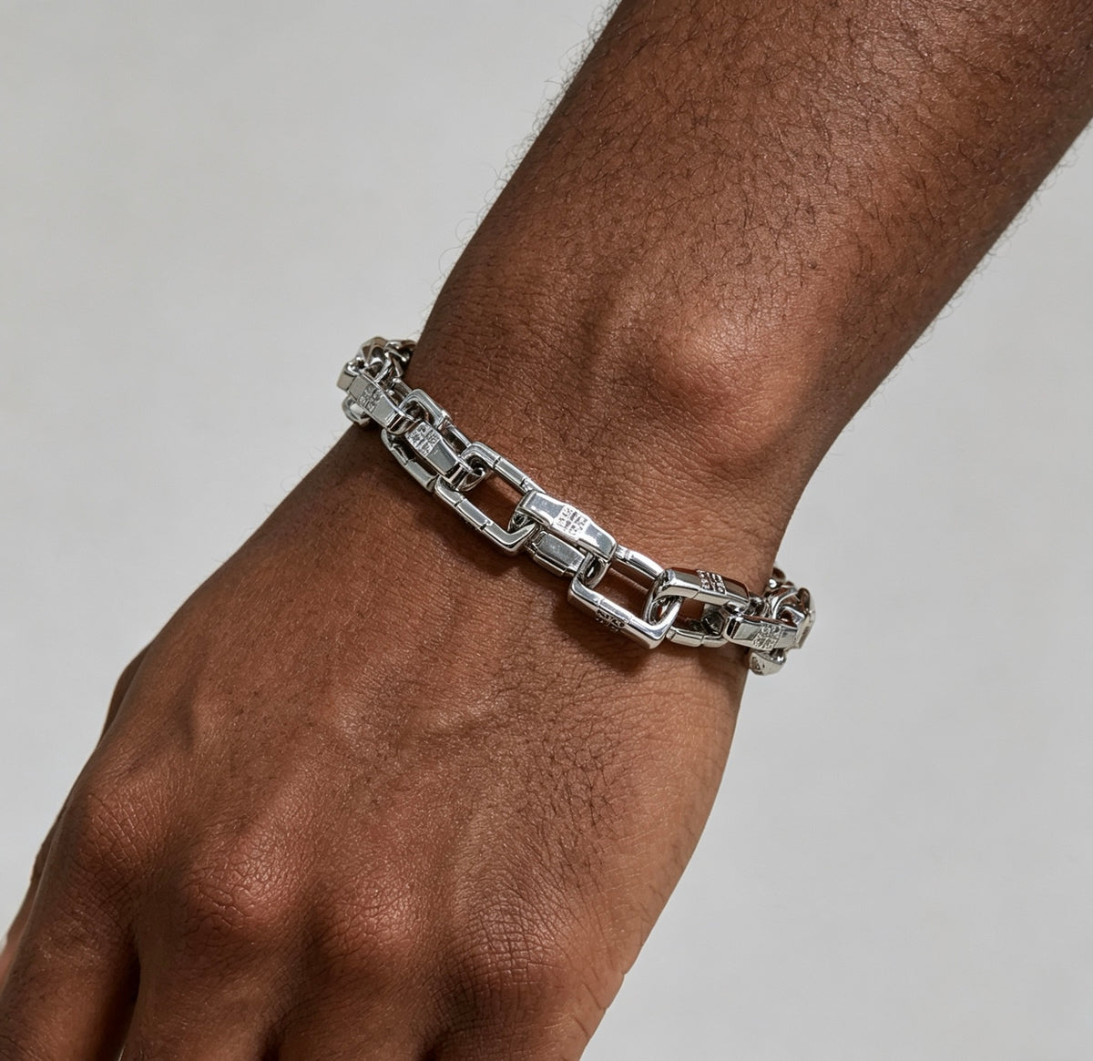 Floral Bracelet in Gold-Tone – Design 005 detail view