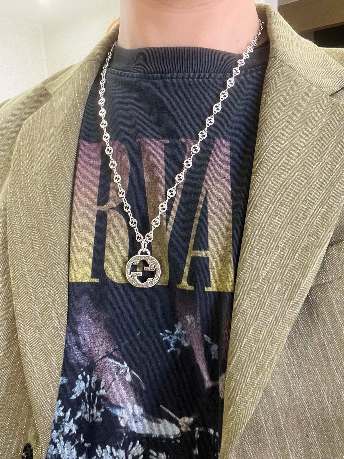 Double-G Emblem Pendant Necklace in Polished Metal-Tone – Vintage Detail – Design 056 detail view