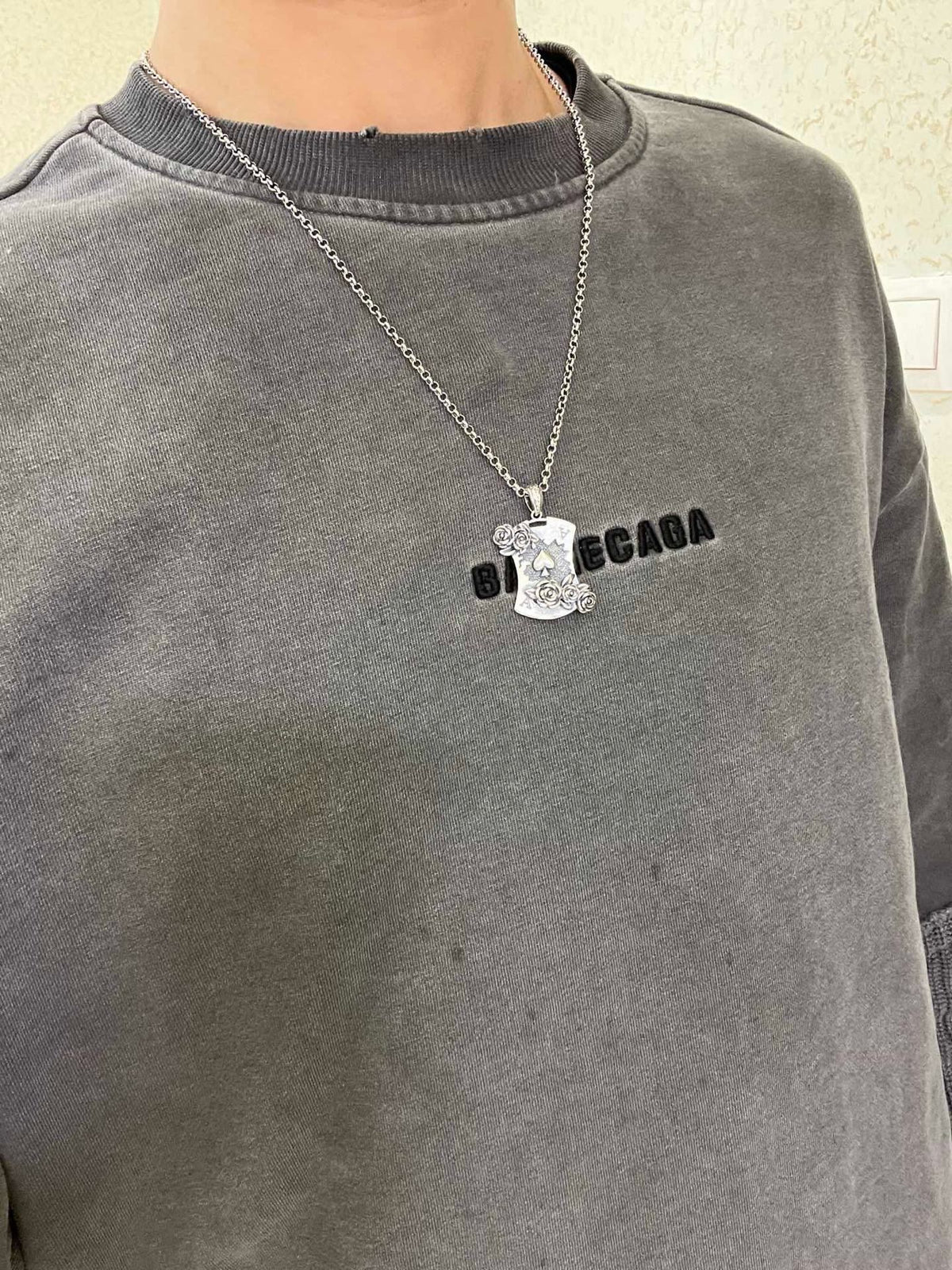 Double-G Emblem Pendant Necklace in Polished Metal-Tone – Vintage Detail – Design 063 detail view