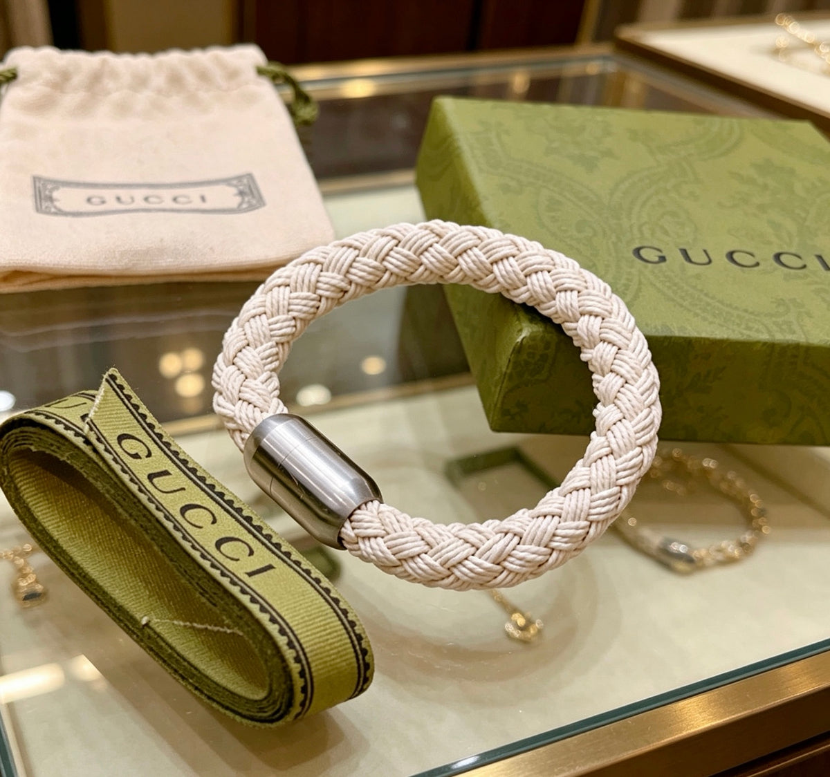 Double-G Emblem Bangle in Silver-Tone – Vintage Detail – Design 023 detail view