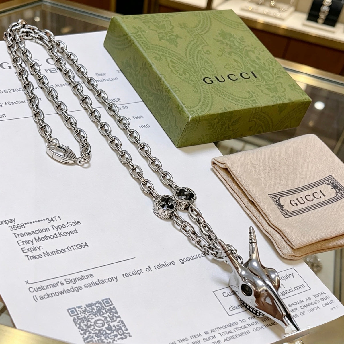 Double-G Emblem Pendant Necklace in Polished Metal-Tone – Vintage Detail – Design 065 detail view
