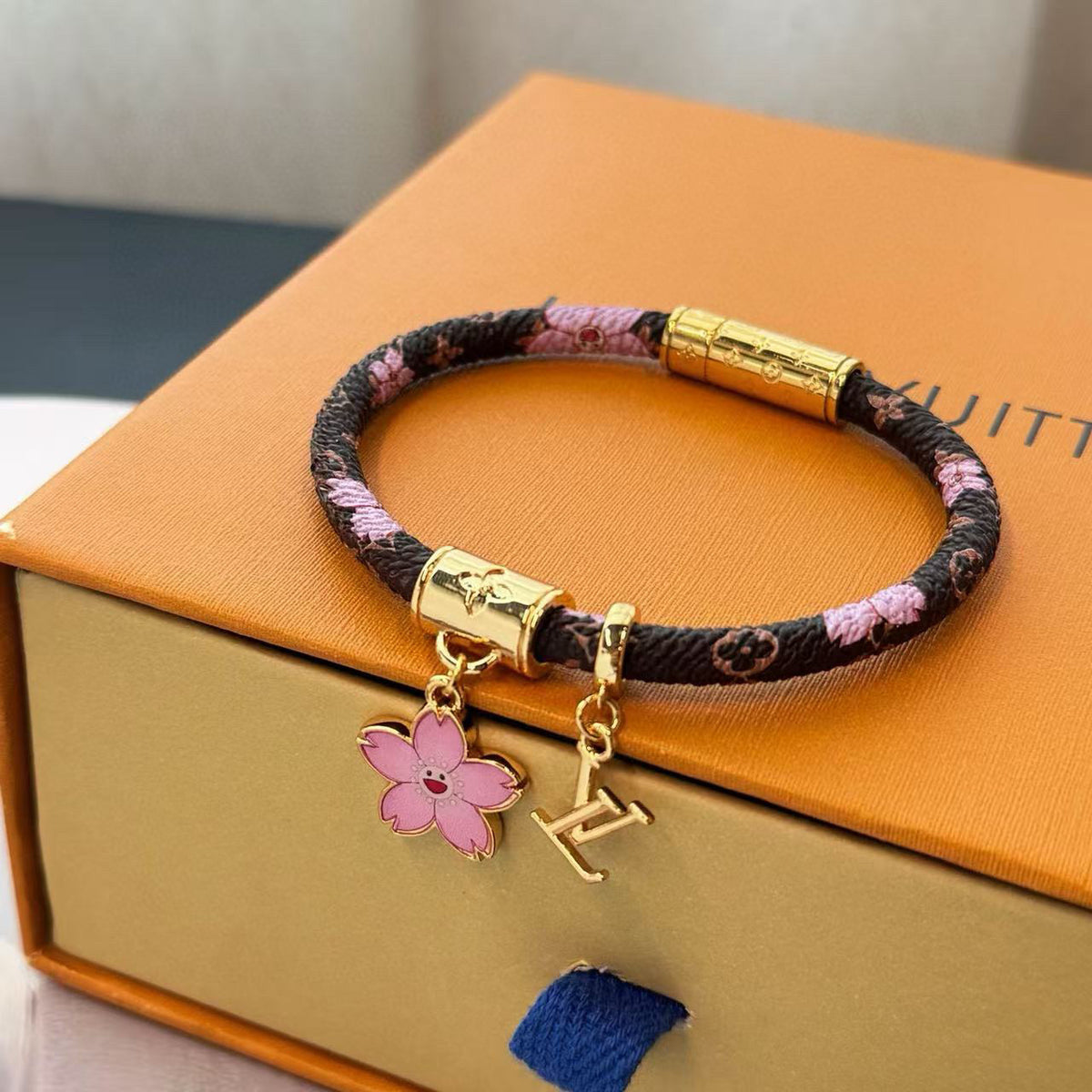 Geometric Emblem Bangle in Gold-Tone – Leather Detail – Design 010 detail view