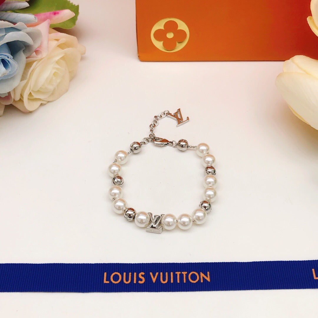 Geometric Emblem Bracelet in Gold-Tone – Pearl Detail – Design 004 side detail