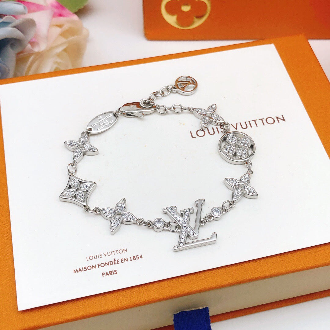 Geometric Emblem Bracelet in Silver-Tone – Silver Detail – Design 010 close-up detail