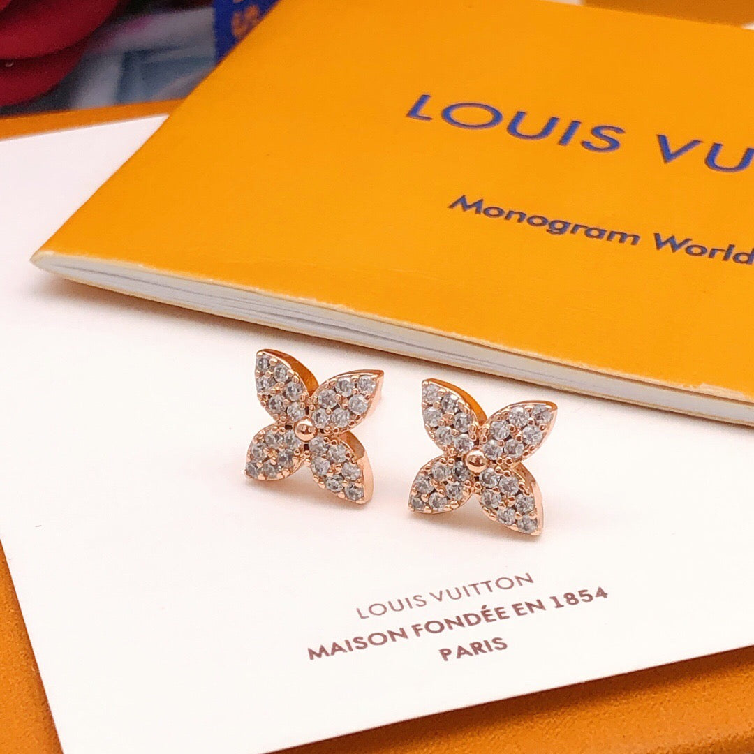 Geometric Emblem Stud Earrings in Rose-Gold-Tone – Rose Gold Detail – Design 003 detail view