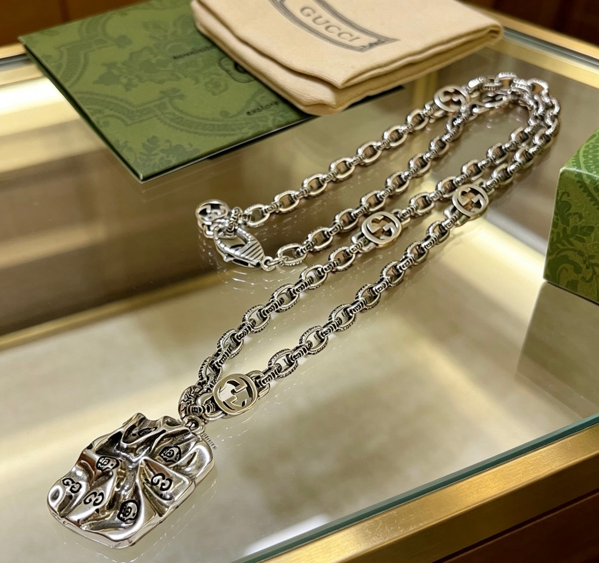Double-G Emblem Pendant Necklace in Polished Metal-Tone – Vintage Detail – Design 004 detail view