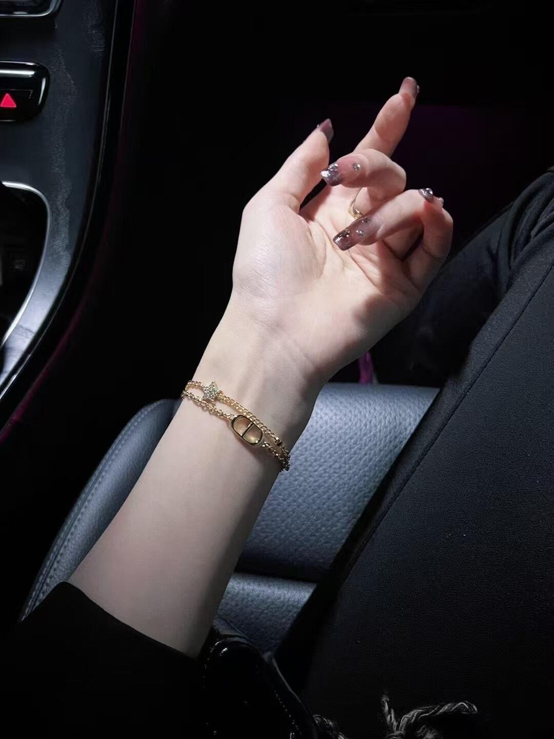 Martin Graham bracelet in polished metal-tone – side detail