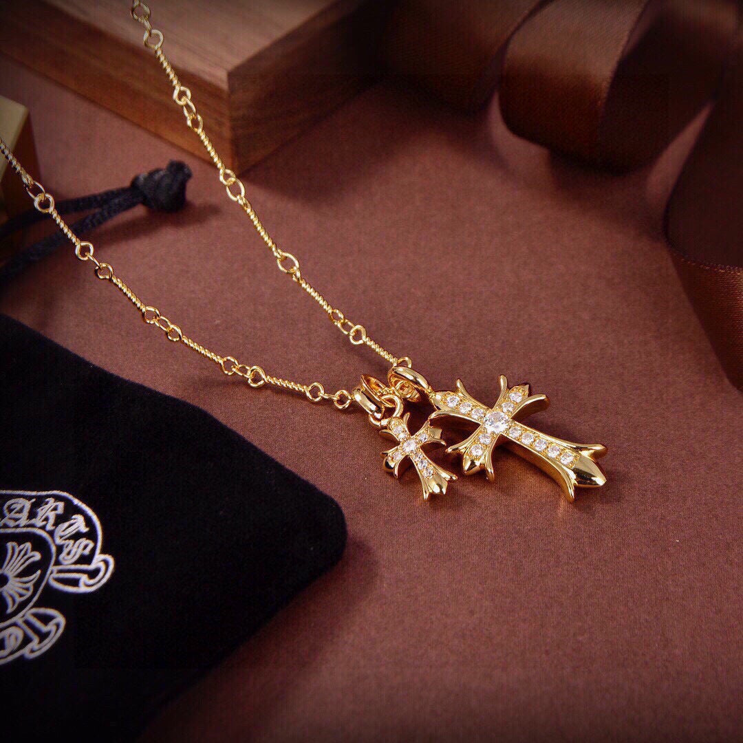 Martin Graham pendant necklace in polished metal-tone – close-up detail