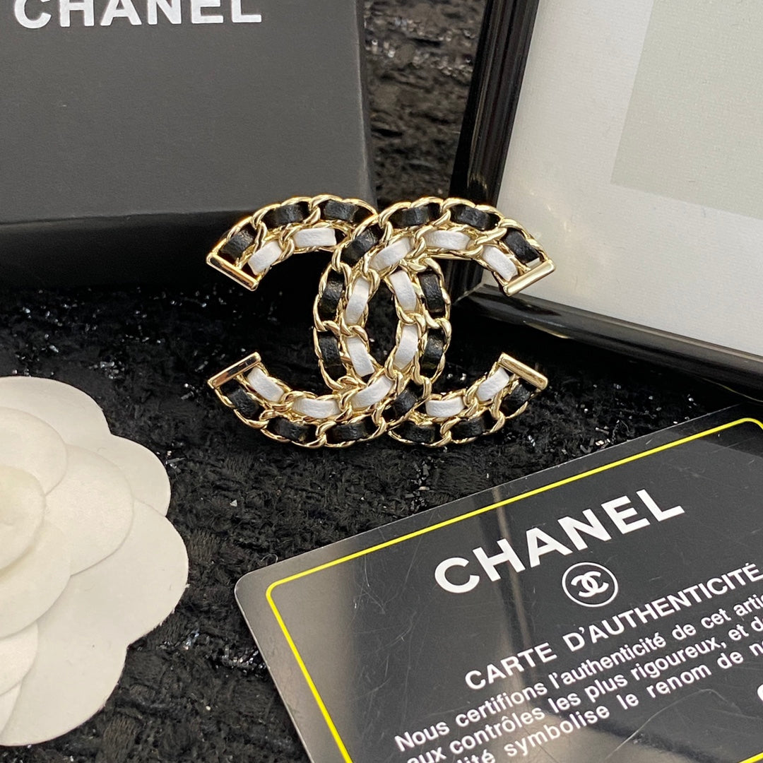 Martin Graham brooch in polished metal-tone – main product view