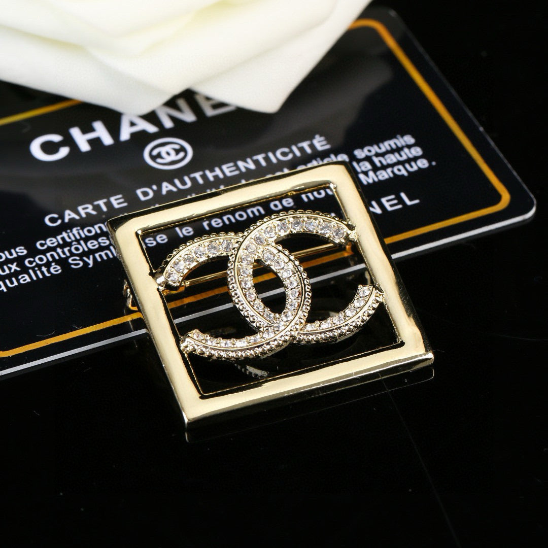 Martin Graham brooch in polished metal-tone – main product view