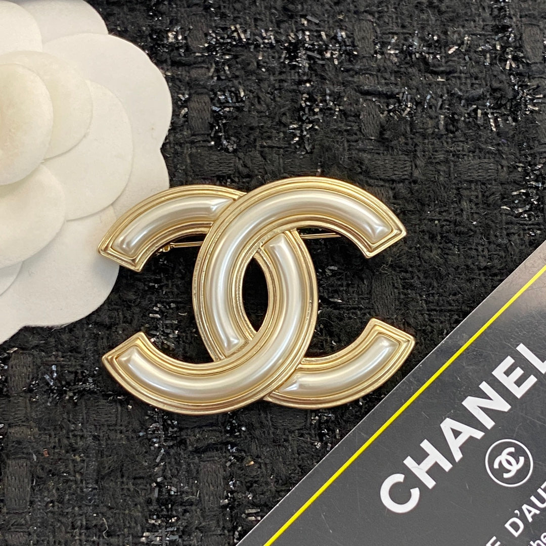 Martin Graham brooch in polished metal-tone – main product view