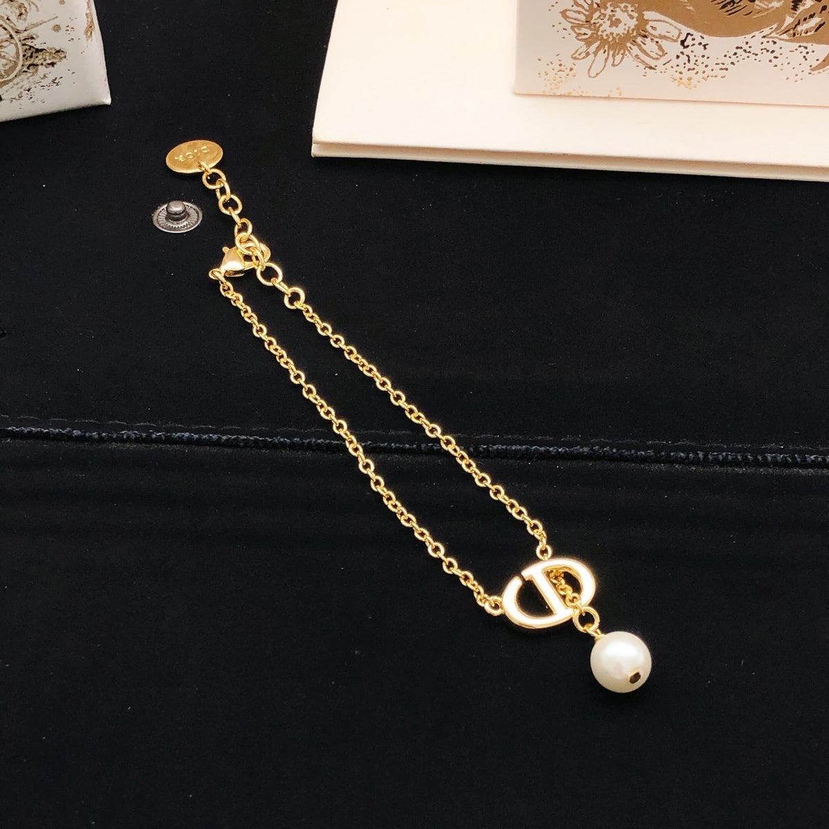 Martin Graham bracelet in polished metal-tone – detail view