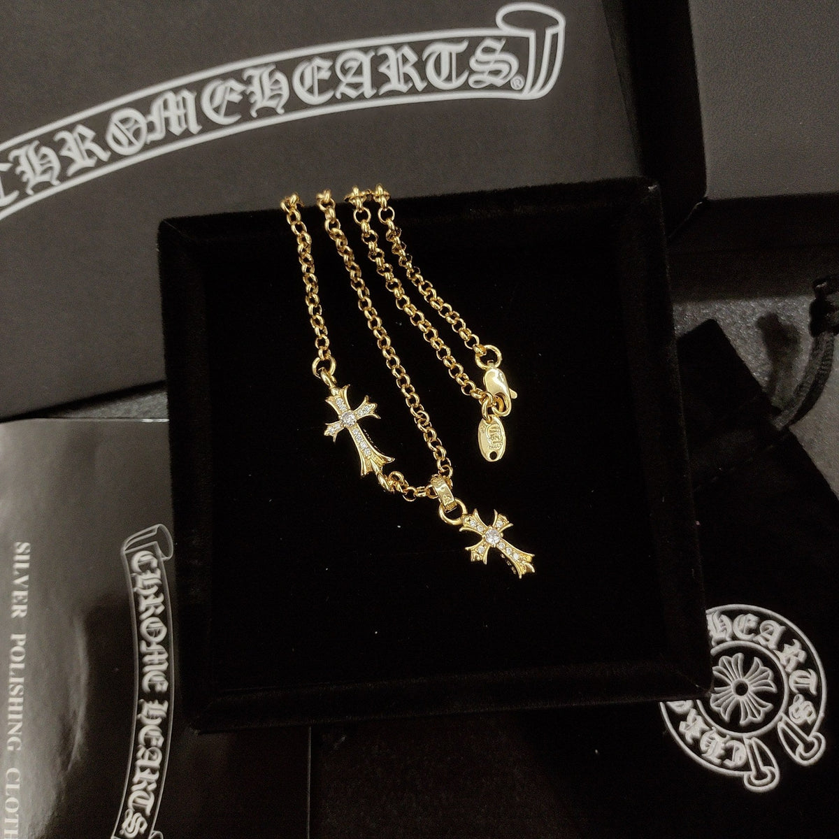 Martin Graham pendant necklace in polished metal-tone – side detail