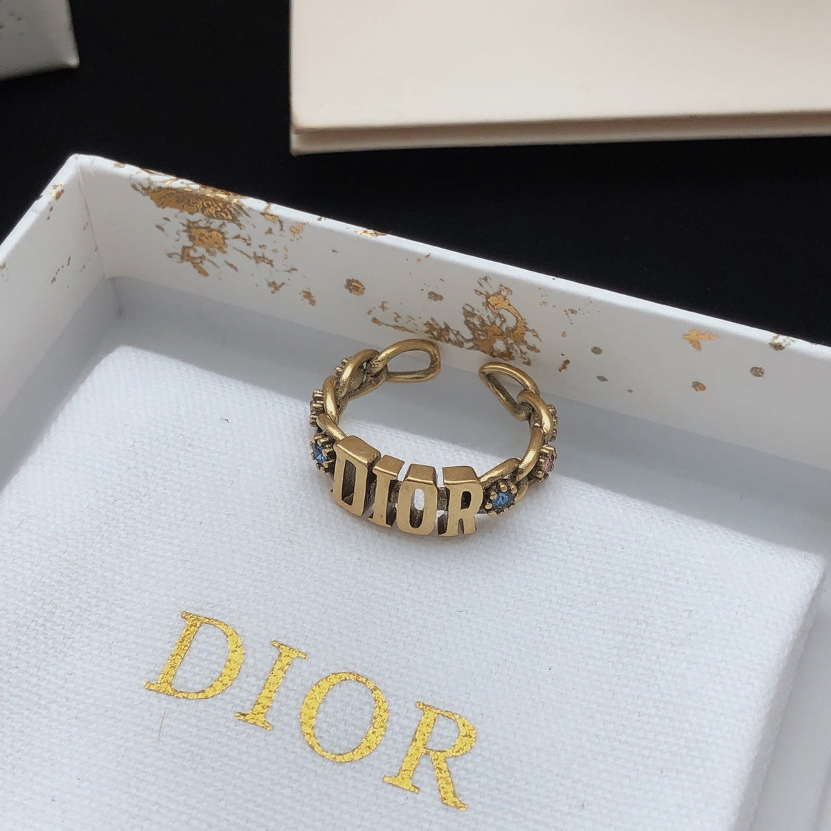 Martin Graham ring in polished metal-tone – side detail