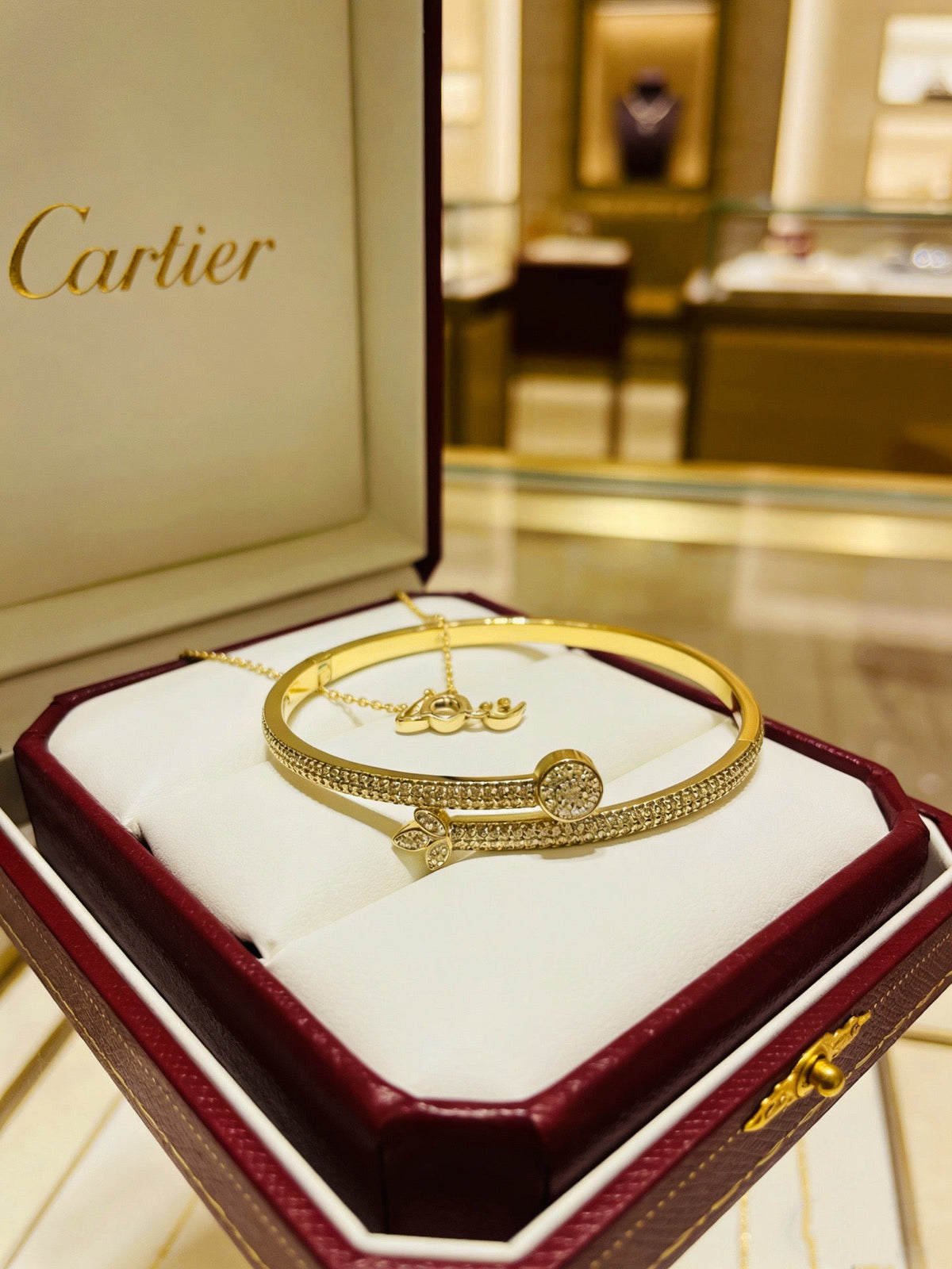 Martin Graham bracelet in polished metal-tone – detail view