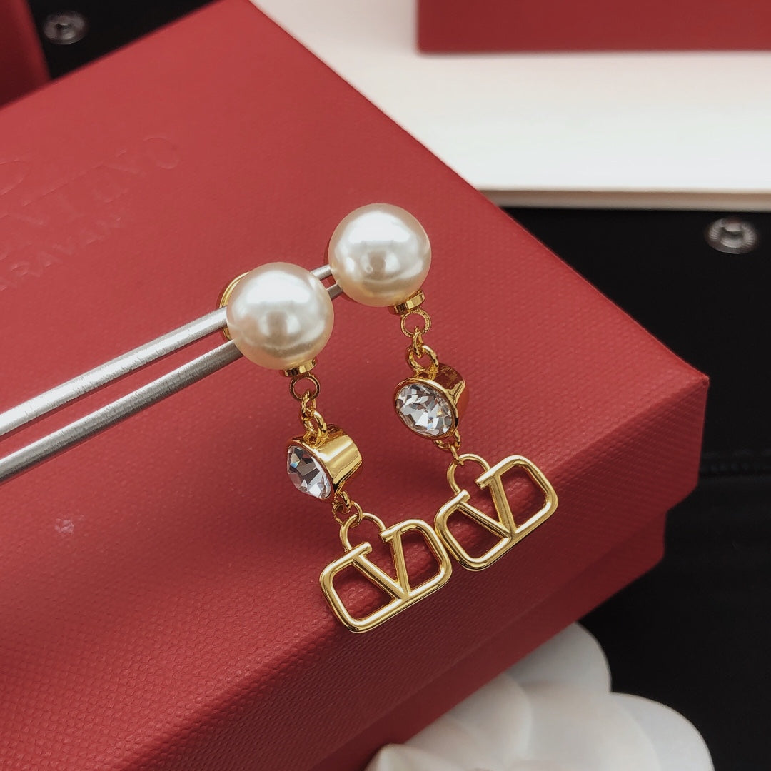 Martin Graham stud earrings in polished metal-tone – detail view