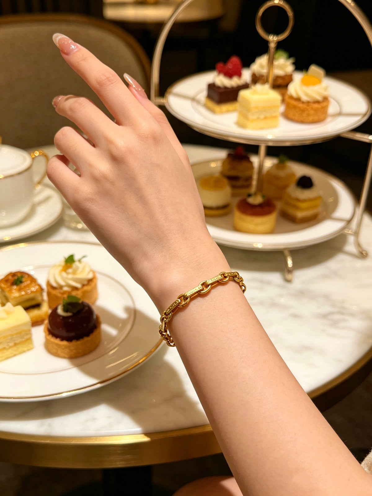 Martin Graham bracelet in polished metal-tone – detail view