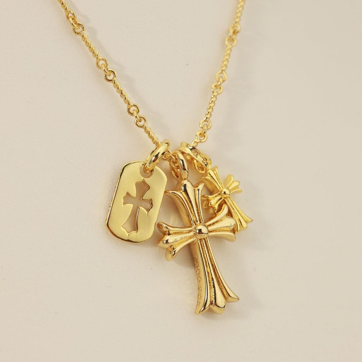 Martin Graham pendant necklace in polished metal-tone – detail view