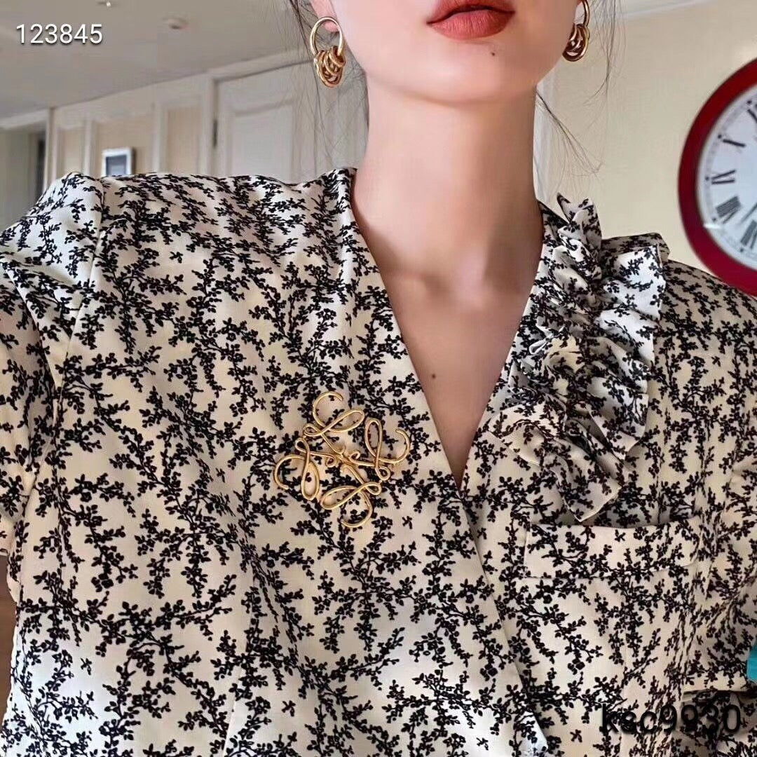 Martin Graham brooch in polished metal-tone – detail view