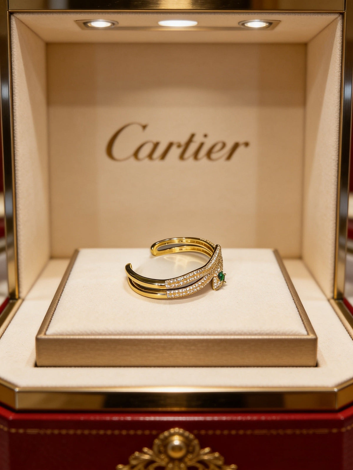 Martin Graham bracelet in polished metal-tone – detail view