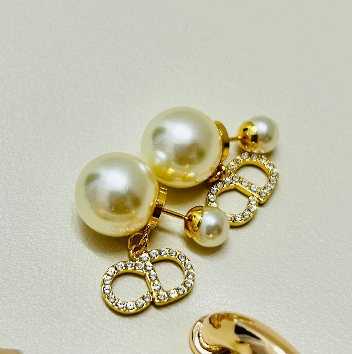 Martin Graham earrings in polished metal-tone – detail view