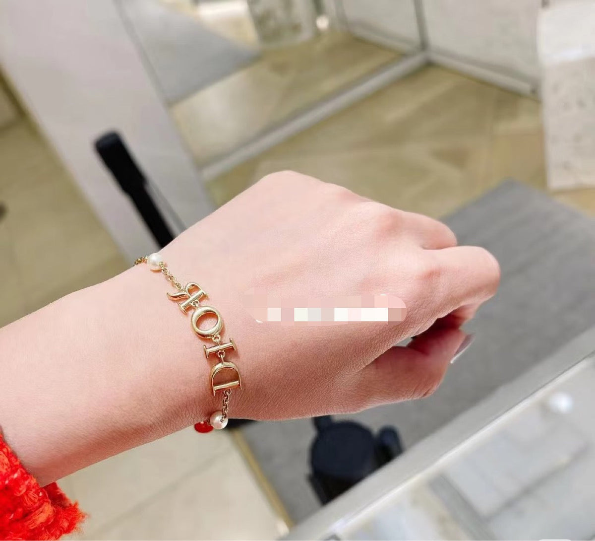 Martin Graham bracelet in polished metal-tone – detail view