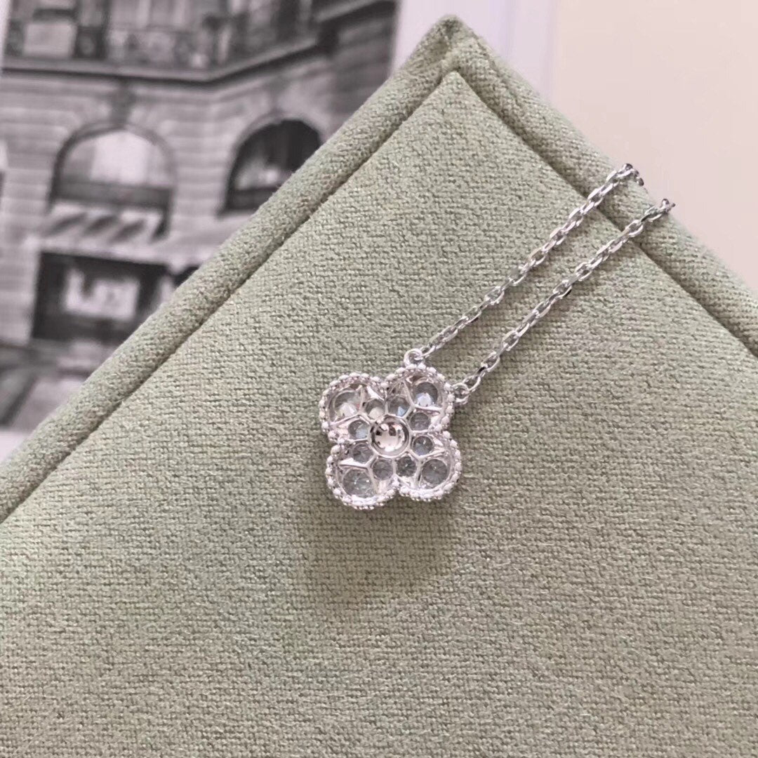 Van Cleef & Arpels Clover Pendant Necklace in Rose-Gold-Tone – Crystal Detail – Design 02 close-up detail