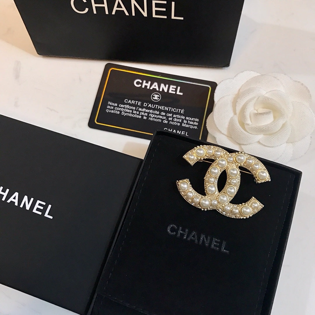 Double-C Emblem Brooch in Polished Metal-Tone – Design 038 main product view
