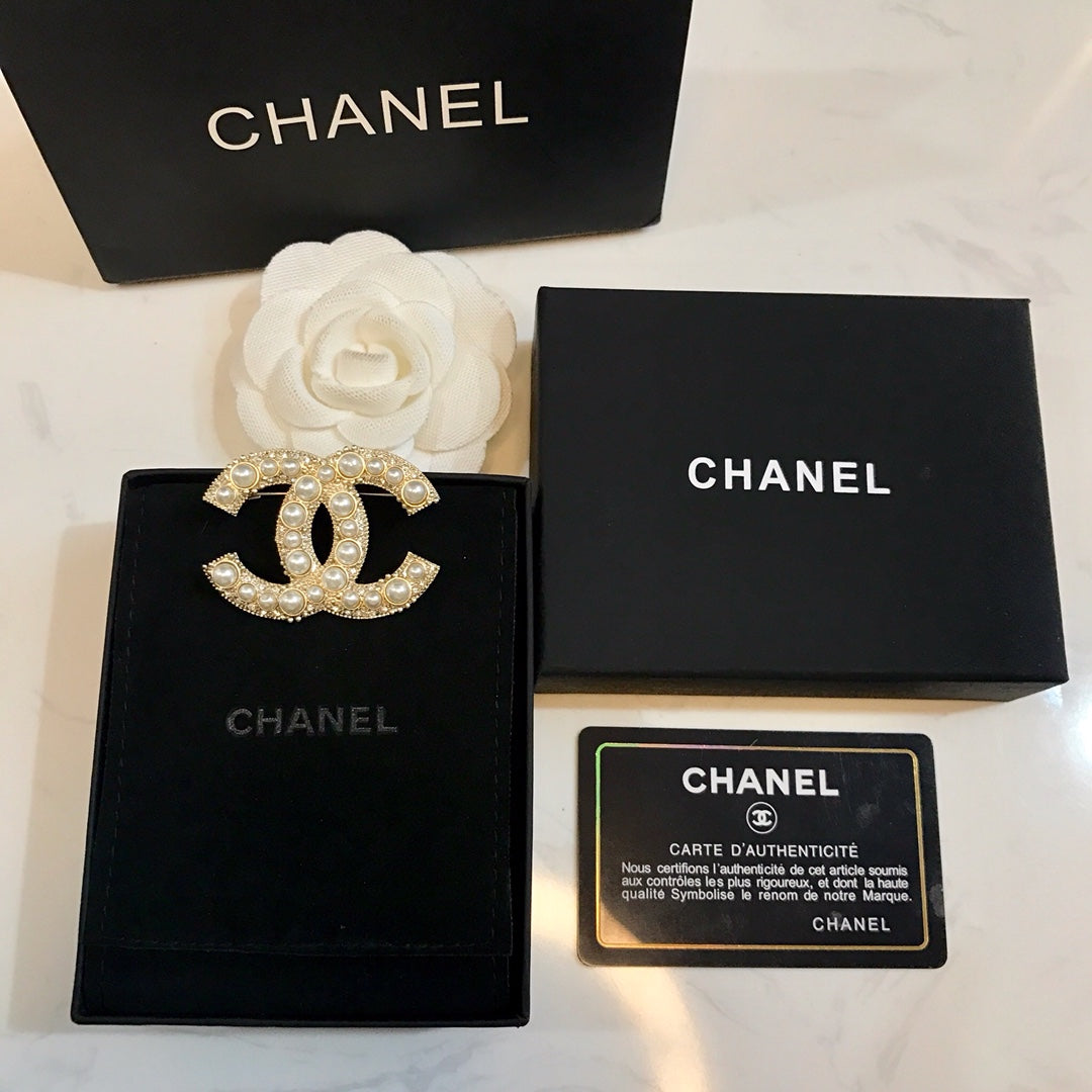 Double-C Emblem Brooch in Polished Metal-Tone – Design 038 main product view
