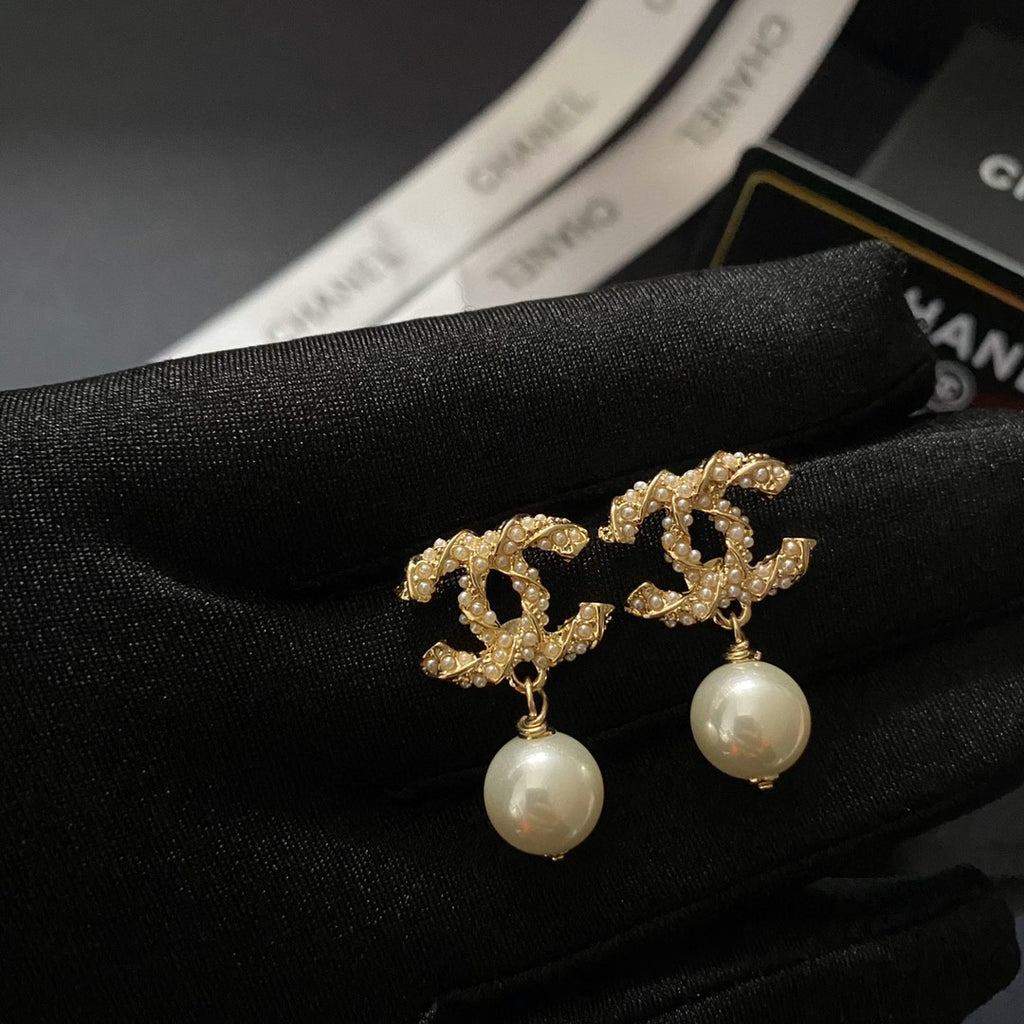 Letter Pearl-Detail Stud Earrings – Pearl Detail – Design 006 side detail