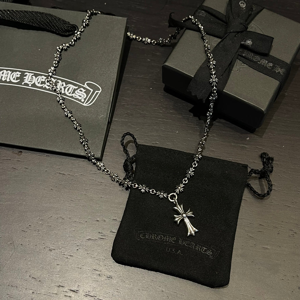 Cross Pendant Necklace in Antique Silver-Tone – Design 16 side detail