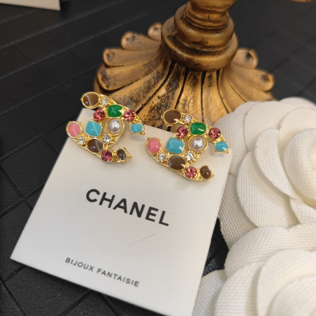 Double-C Emblem Pearl-Detail Stud Earrings – Pearl Detail – Design 021 main product view
