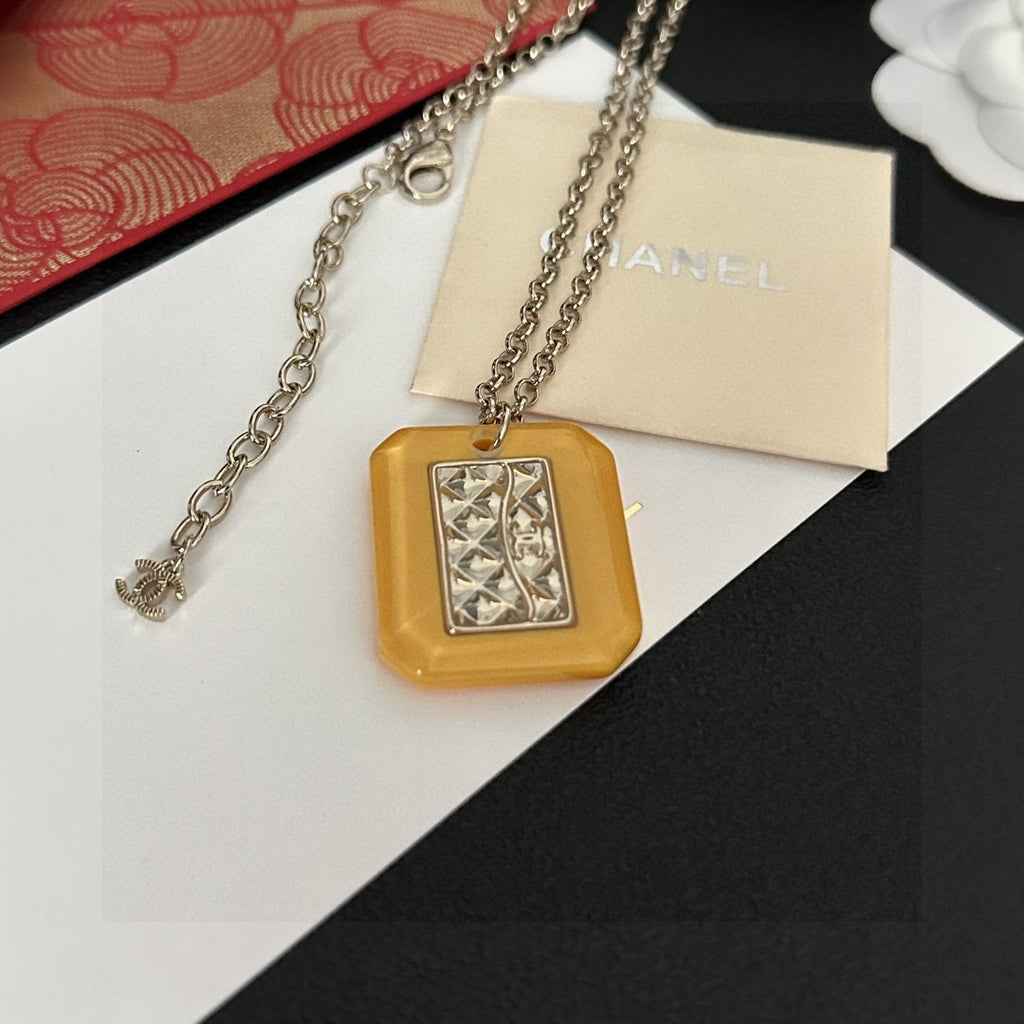 Letter Pendant Necklace in Polished Metal-Tone – Design 019 side detail
