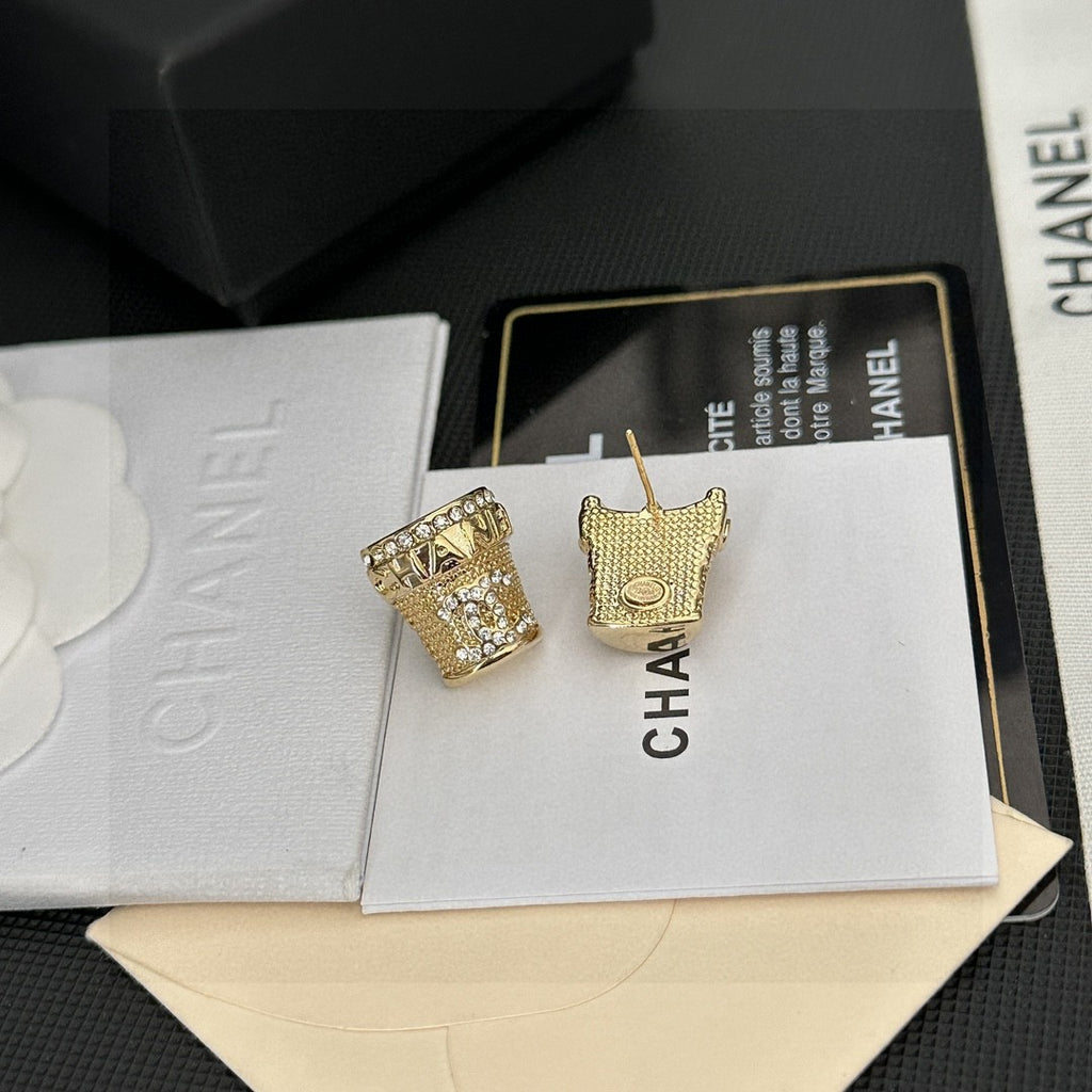 Double-C Emblem Stud Earrings in Polished Metal-Tone – Design 036 side detail